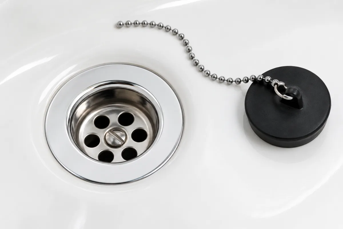 Plug and plug hole